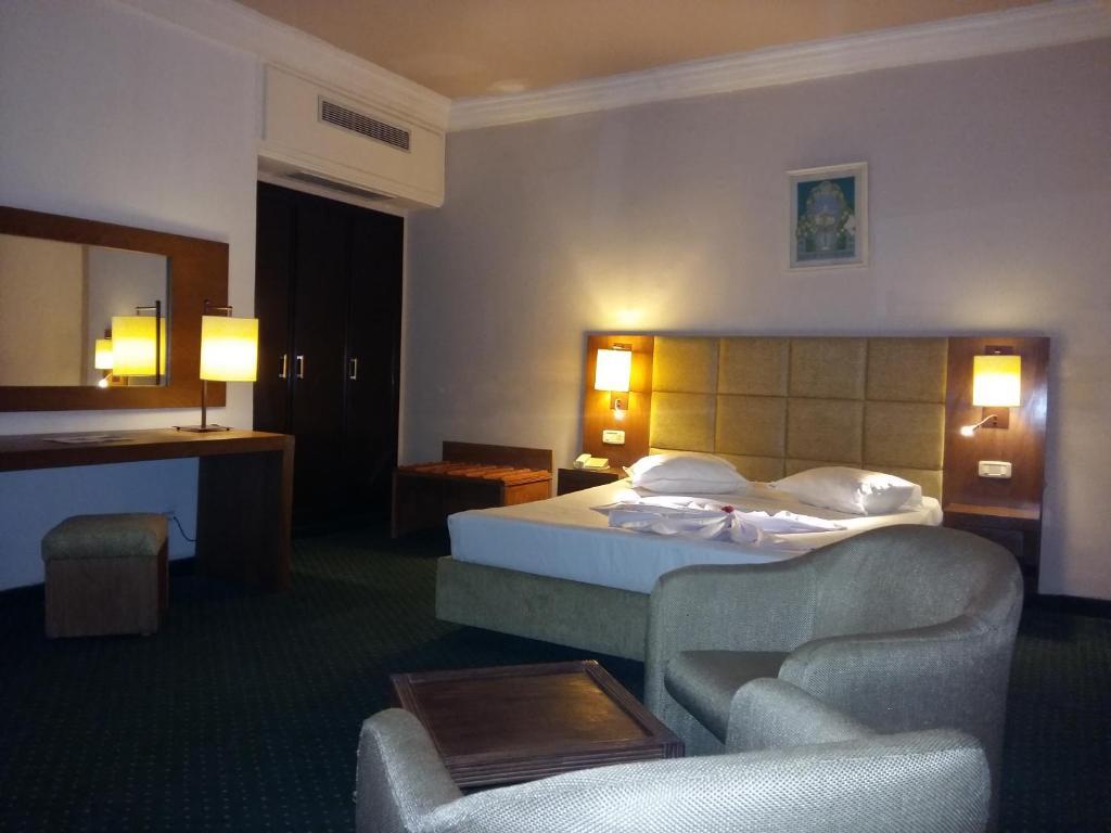 Hotel Ibn Khaldoun Tunisi Esterno foto