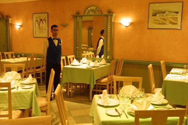 Hotel Ibn Khaldoun Tunisi Esterno foto