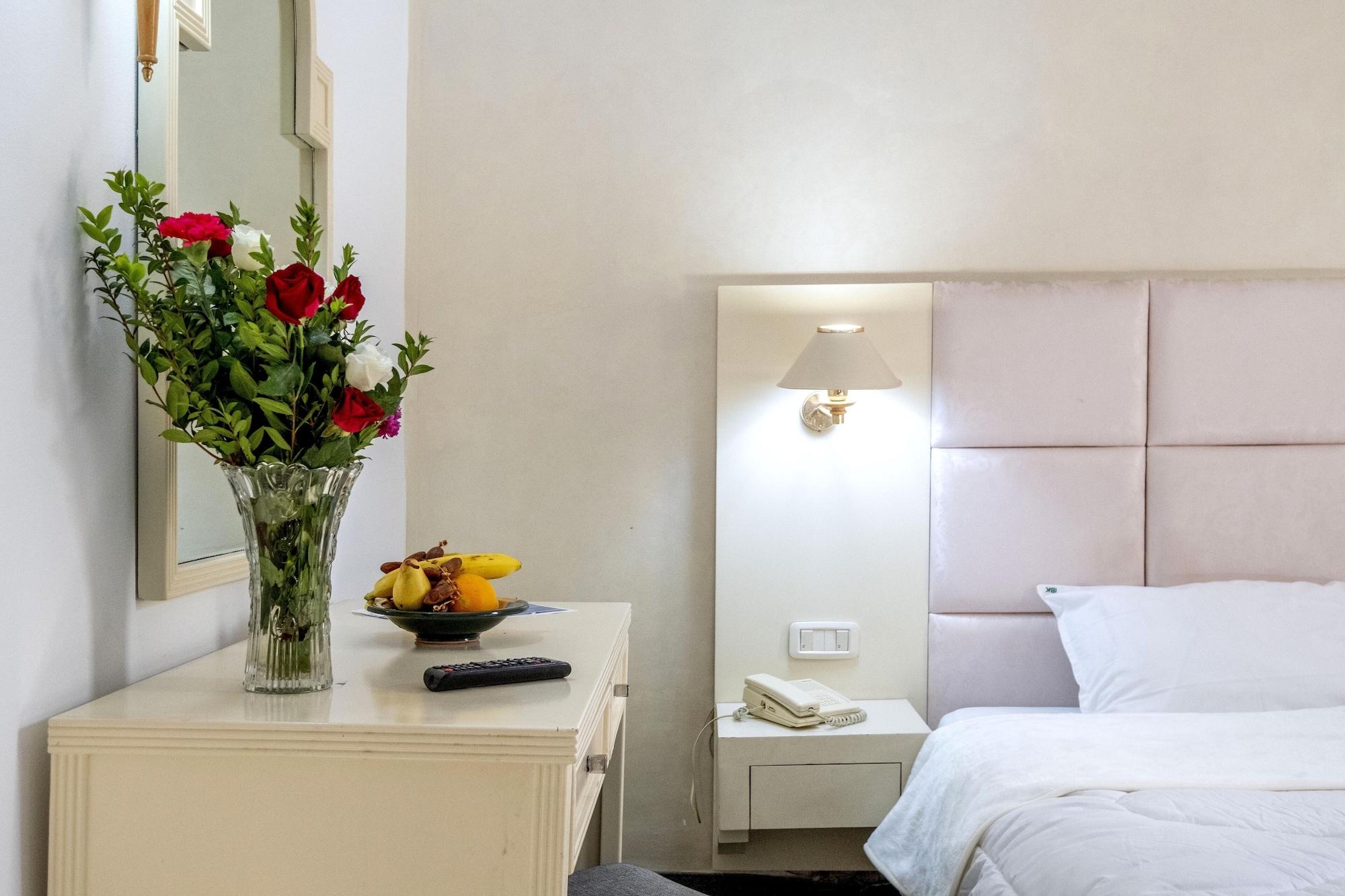 Hotel Ibn Khaldoun Tunisi Esterno foto