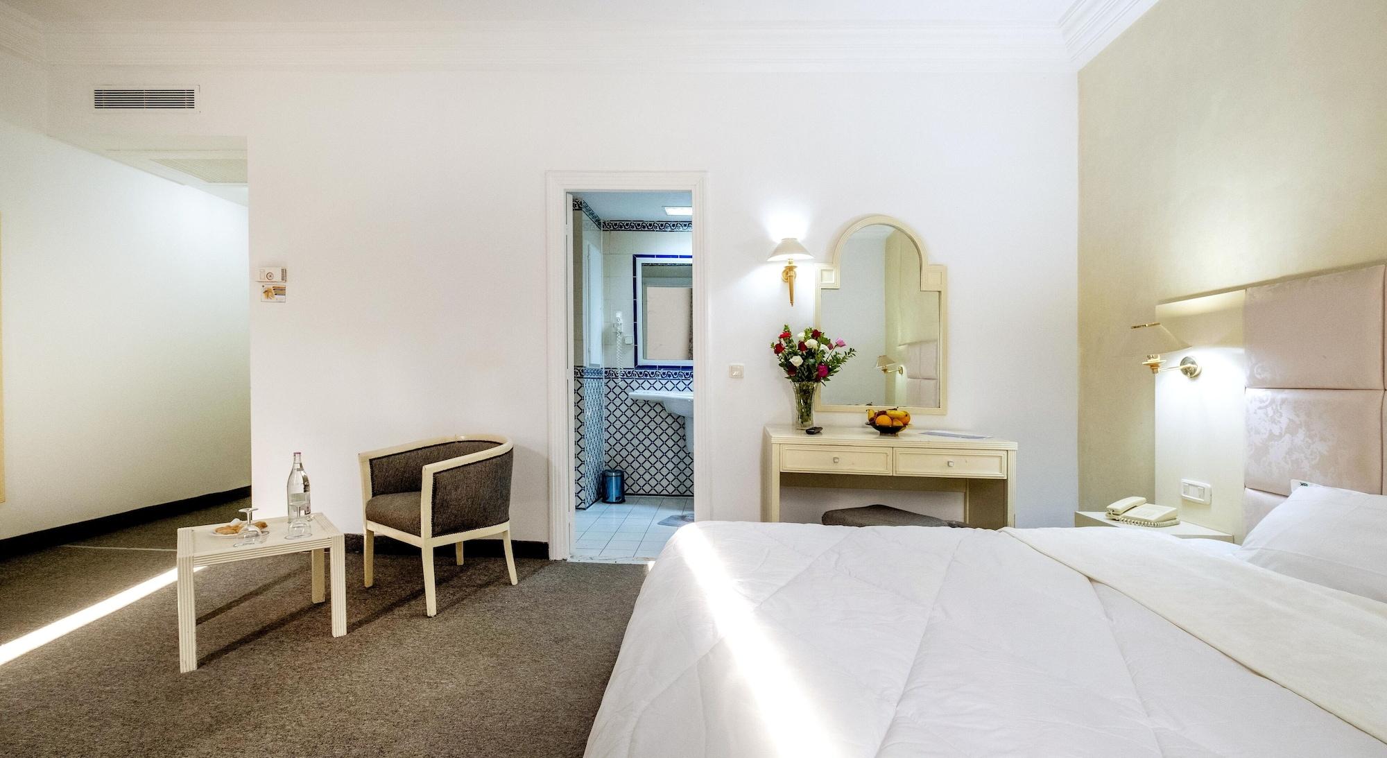 Hotel Ibn Khaldoun Tunisi Esterno foto
