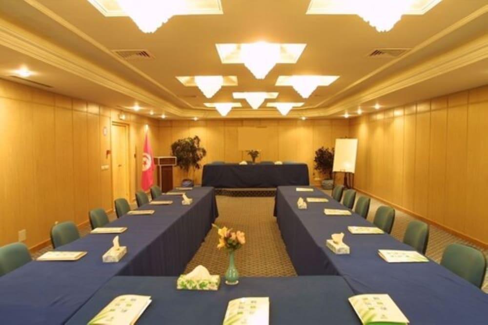 Hotel Ibn Khaldoun Tunisi Esterno foto