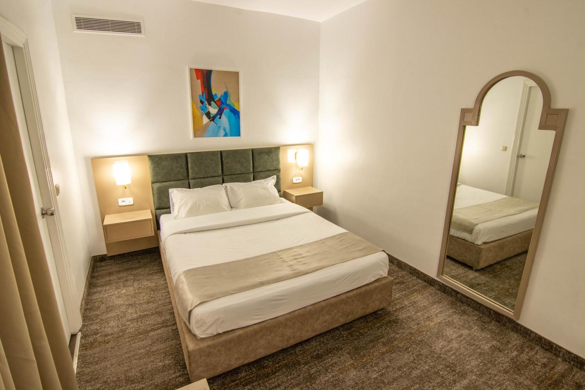 Hotel Ibn Khaldoun Tunisi Esterno foto