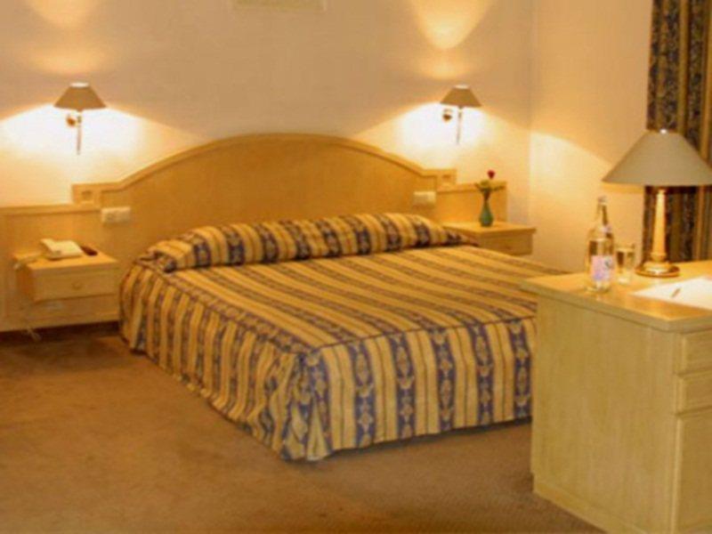 Hotel Ibn Khaldoun Tunisi Esterno foto