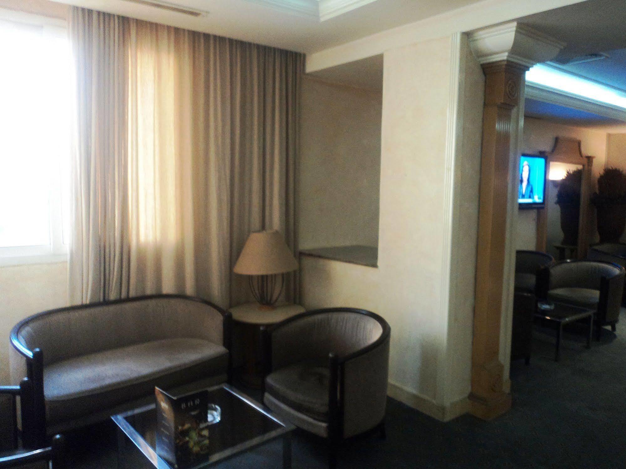 Hotel Ibn Khaldoun Tunisi Esterno foto