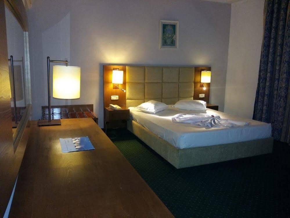 Hotel Ibn Khaldoun Tunisi Esterno foto