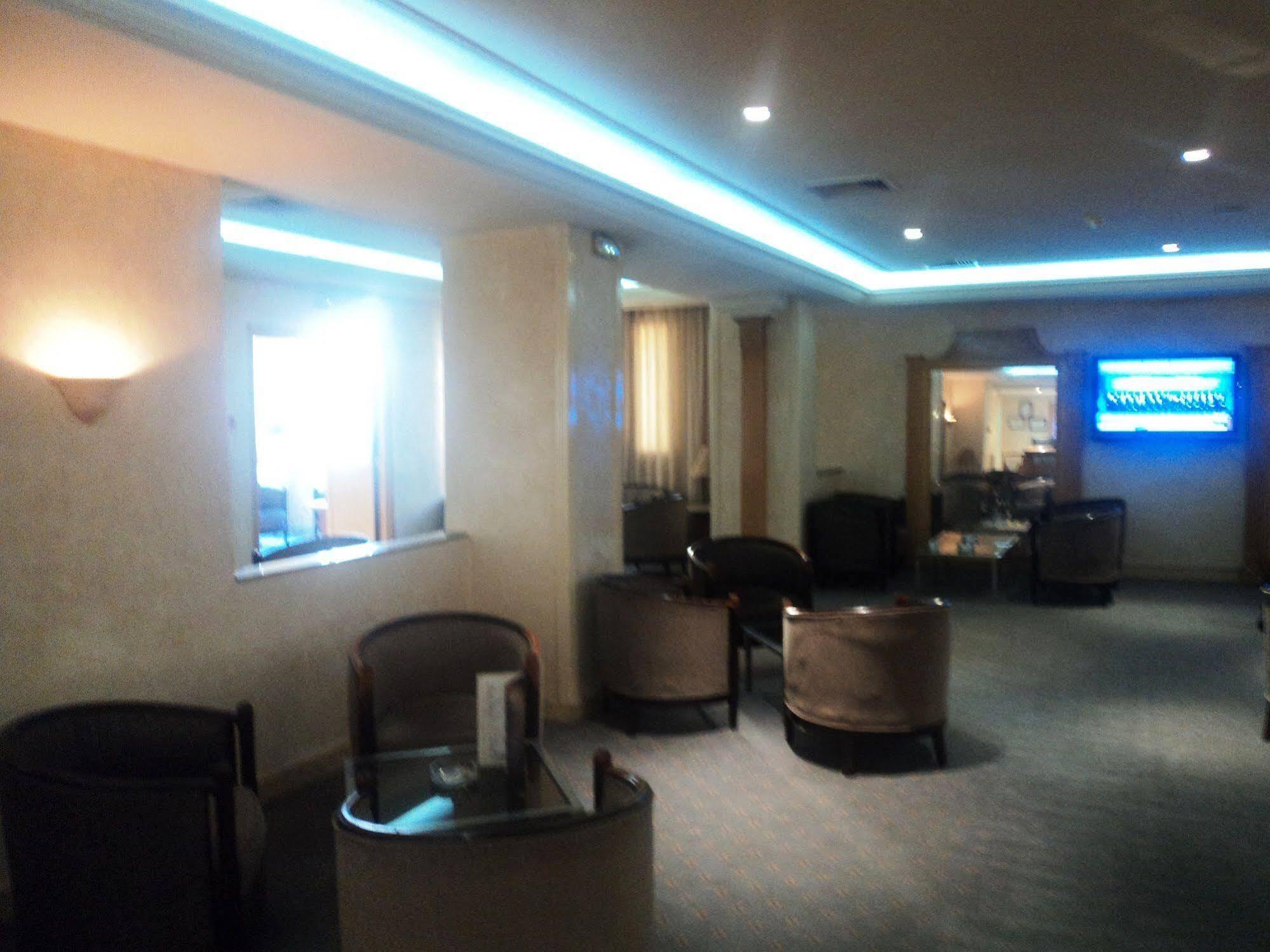Hotel Ibn Khaldoun Tunisi Esterno foto
